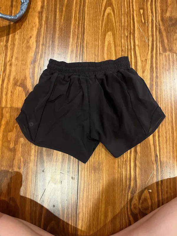 Lululemon Shorts Tracker High-Rise - Image 2