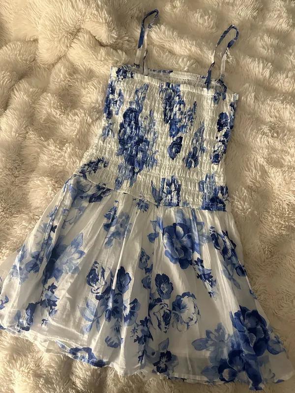 Hollister blue and white floral dress - Image 2