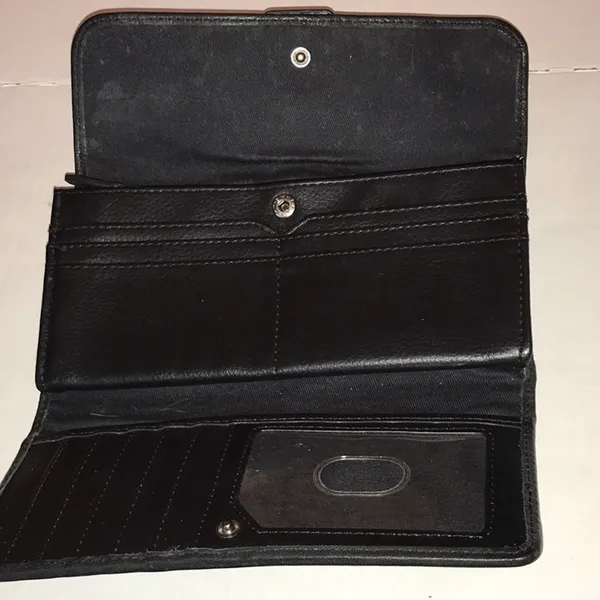 Wallet will relist - Image 2