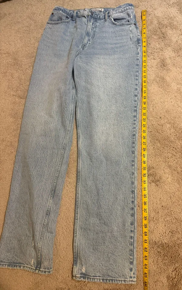 Abercrombie 90’s Ultra High Rise Jeans - Image 3