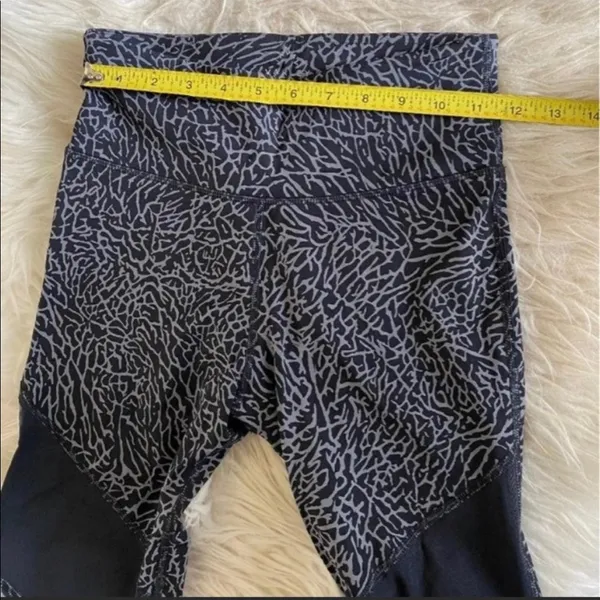 Alo Varley leggings elephant print - Image 2