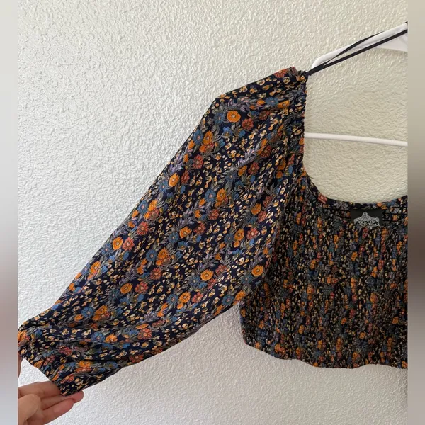 Angie Long Sleeve Floral Crop Top Medium - Image 2