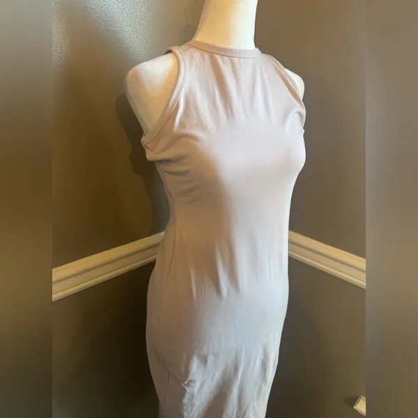 NWT 525 America Revolve Women’s Bodycon Midi Sleeveless Dress‎ Blush - Image 3