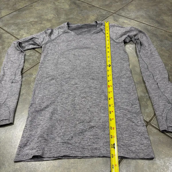Lululemon Swiftly Tech Shirt Women Sz 4 Long Sleeve Gray Top Run Yoga Workout - Image 8
