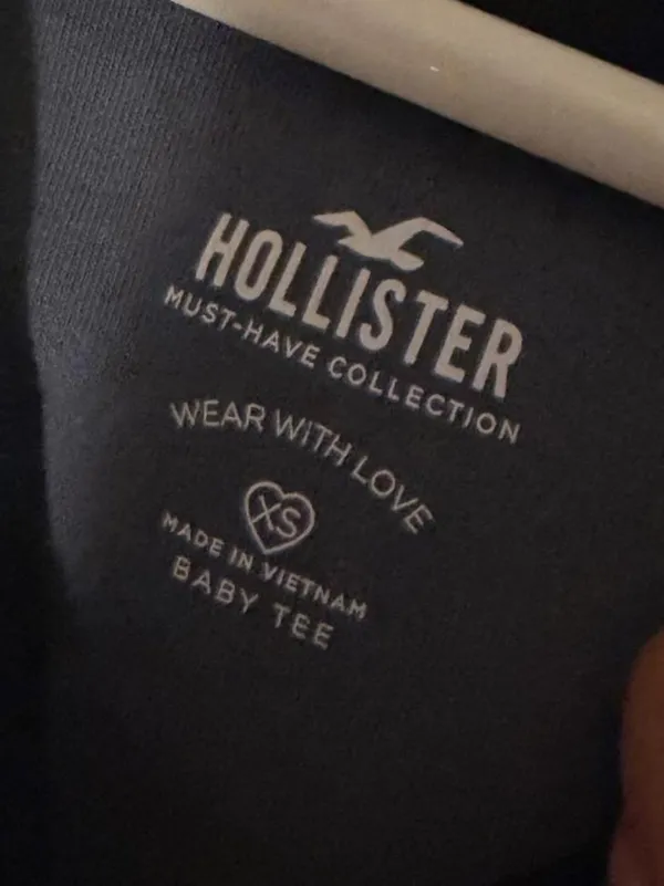 Hollister Co. navy blue baby tee with gray raglan sleeves, size XS #babytee #raglan - Image 3