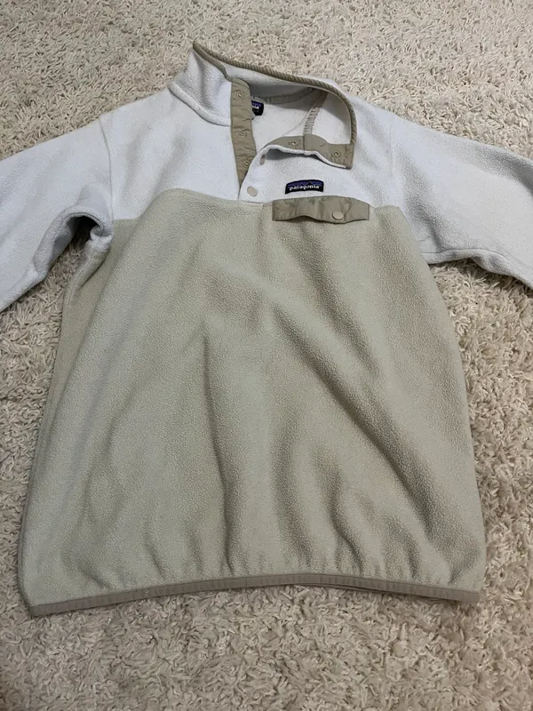 Patagonia Synchilla T Strap Beige And White Medium - Image 2