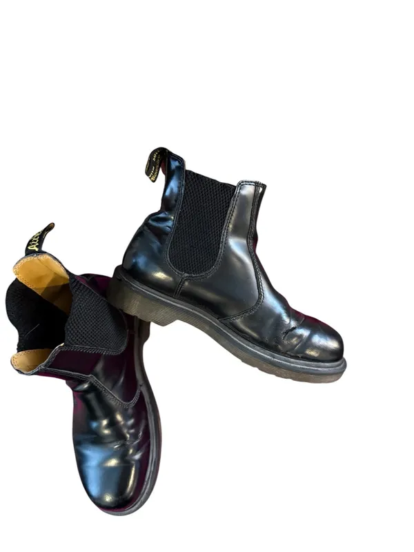 Dr. Martens 2976 Mono Chelsea Smooth Leather Ankle Boots - Image 9