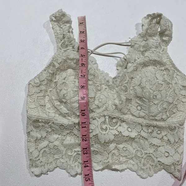 BKE Boutique Ivory Floral Lace Bralette Crop Top Size Medium Boho - Image 6