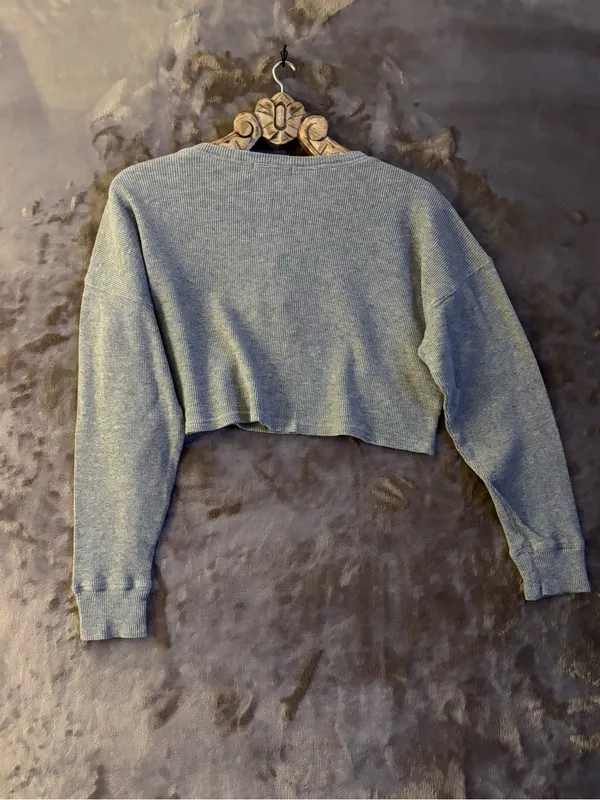 Forever 21 Oversized Ribbed Henley Crop Top Women’s Size M Gray - Image 2