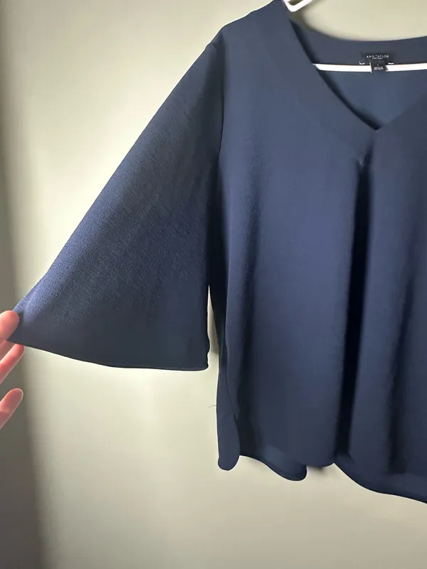 Ann Taylor Factory Navy Blue V-Neck Tunic Top Size L 3/4 Sleeve - Image 3