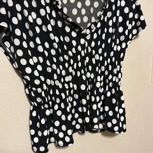 Zara plunging v neck black and‎ white polka dot print Top Size Medium - Image 3