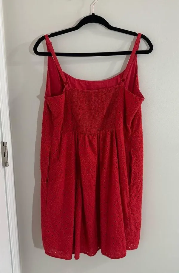 Old Navy Red Embroidered Eyelet Dress Size XL with pockets - Image 4