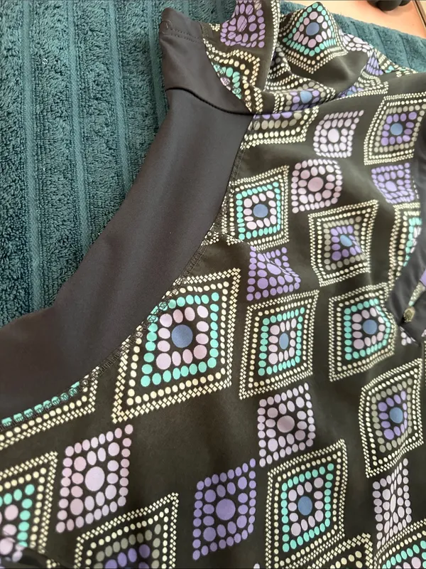 Geometric Diamond Print Scrub Top in Gray,Purple & Teal Sz S by Healing Hands - Image 6
