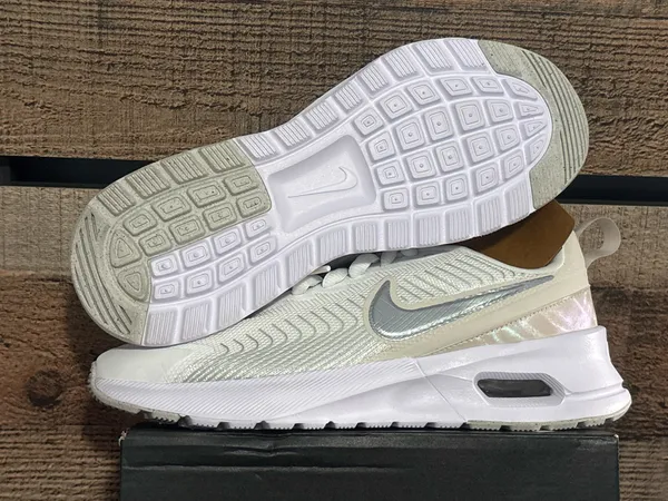 Nike cream and white sneaker - Image 5