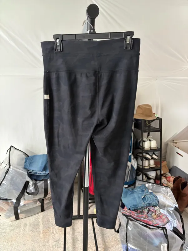 Vuori Daily Leggings Camo Black Women’s - Image 7