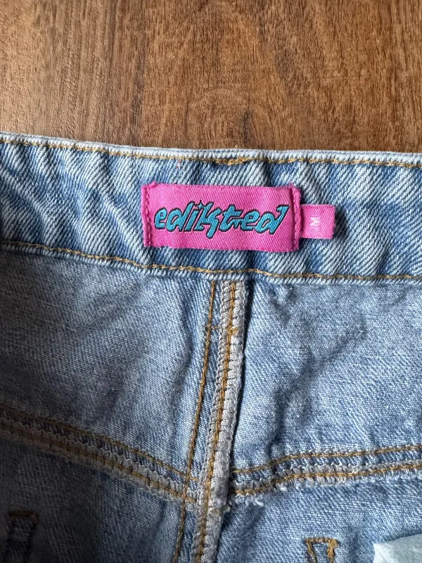 EDIKTED Genna Contrast Panel Low Rise Jeans - Image 7