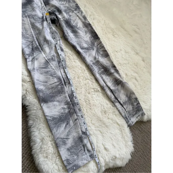 Lululemon High-Waist Feather Pattern Luxtreme Leggings 4 - White Grey - Image 5