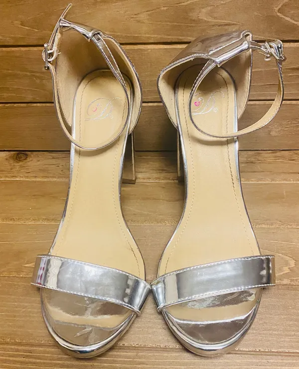 Women's silver platform with block heal and strap on ankle size 8 - Image 2