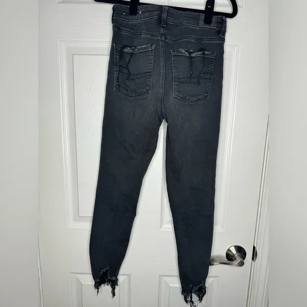 AMERICAN EAGLE Next Level Stretch Skinny Raw Hem Distressed Black Denim Size 4R‎ - Image 3