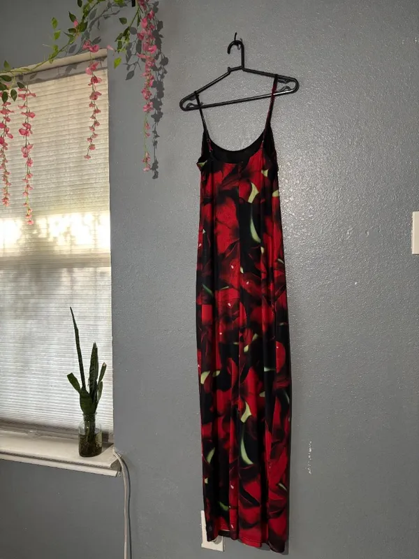 White Fox Red Floral Mesh Maxi Dress – Size Medium - Image 3