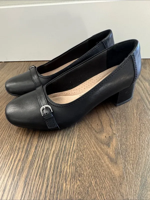 Clarks Black Leather Low Block Heel Marilyn Nora Pumps size 6 - Image 2