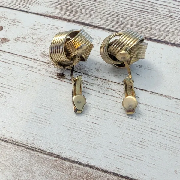 Vintage Clip On Earrings - Chunky Gold Tone Knot Design - Image 9