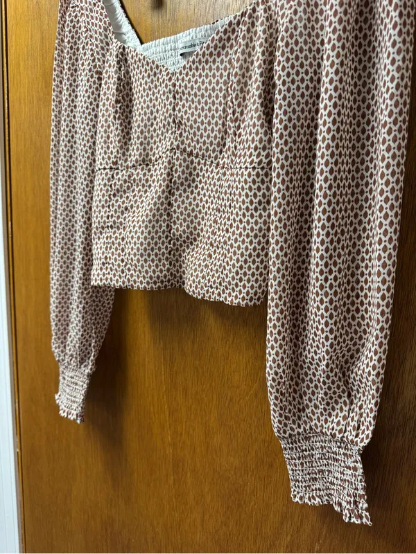 Abercrombie & Fitch A&F Long Puff Sleeve V-Neck Blouse Top Brown Medium NEW NWT - Image 4