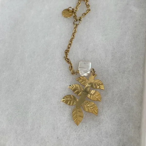 Vintage ZAG freshwater pearl etched leaf Y drop necklace. - Image 2