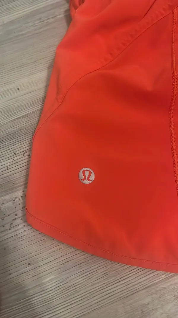 Lululemon Hotty Hot's 4' in inseam - Image 3
