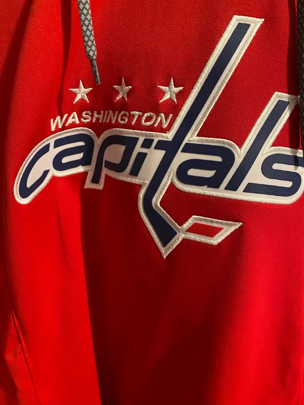 Washington Capitals Adidas Sweatshirt Size: Medium Flaws: None Condition: Excellent - Image 4