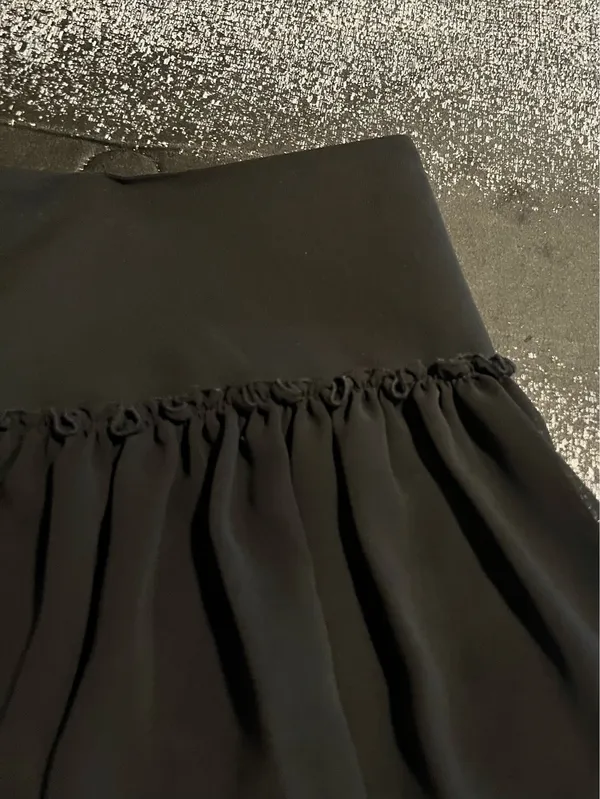 Womens sz8 Banana Republic Black Shirred Drop Waist Mini Skirt - Image 2