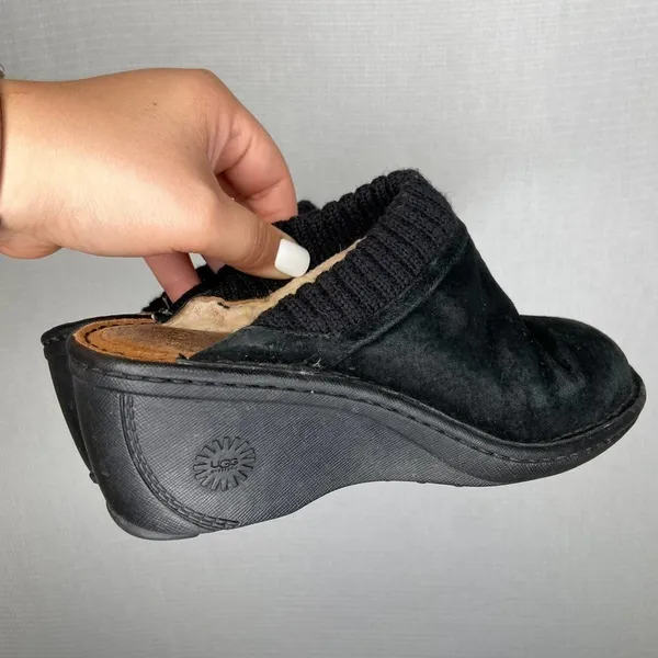 UGG Australia Size 7 Clogs Black Suede Knit‎ Collar Wedge Comfort Shoes - Image 3