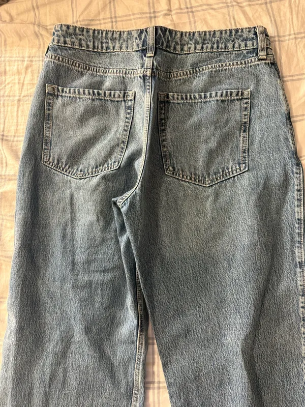 Hollister High-Rise Baggy Jeans – Medium Wash Size 10 Long - Image 3