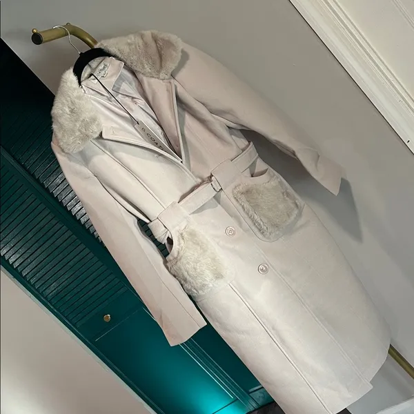 NEW NWT Tan layering coat elegant faux fur pocketed peacoat spring jacket - Image 4
