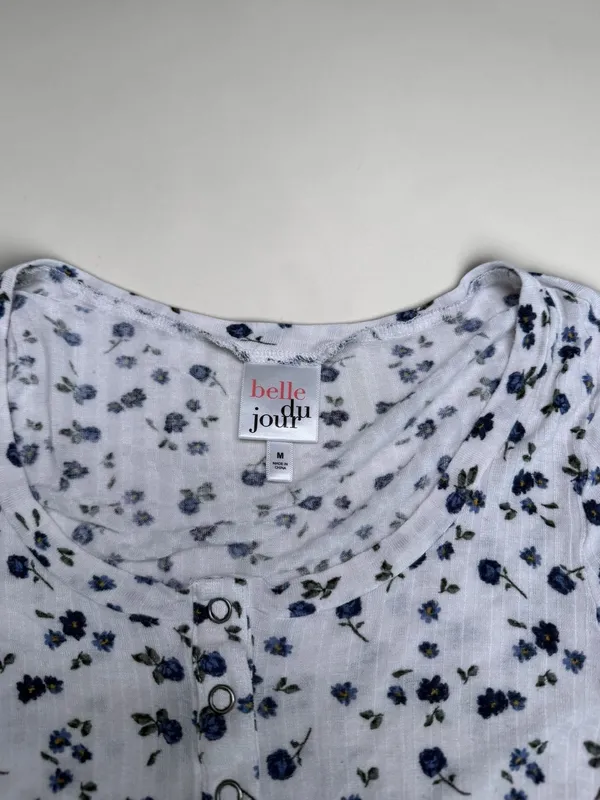 Belle Jour Floral Ruched Side‎ Snap Henley Top - M - Image 3