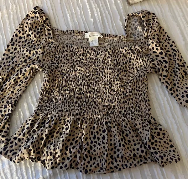 Cheetah Print Crop Long Sleeve - Image 2