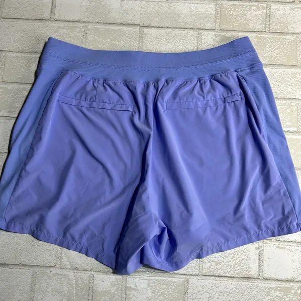 Athleta Women's Lavender Shorts - Image 3