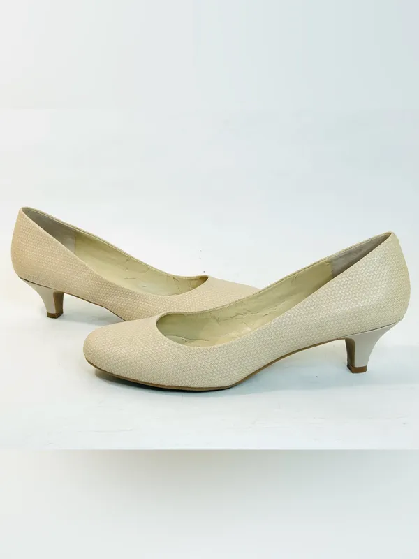 Easy Spirit Cream Woven Leather Kitten Heel Pumps size 9 - Image 2