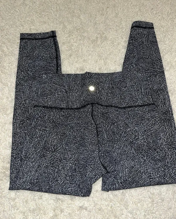 Lululemon wunder under Leggings 25 inch size 8 - Image 2