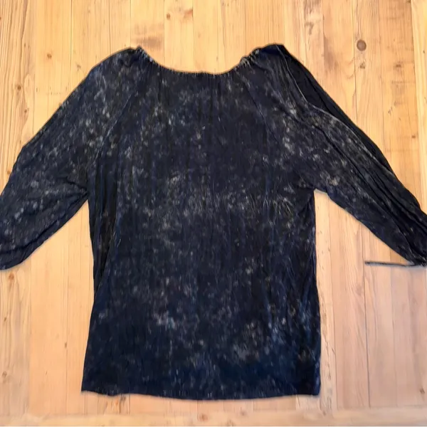 POL Black Mineral Wash‎ Slit Sleeve Top Size L - Image 2