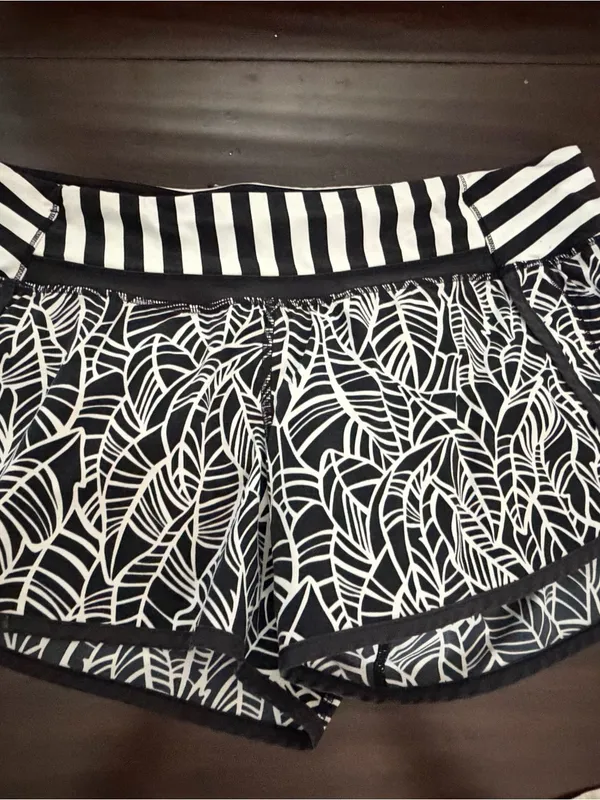 Lululemon Speed Shorts black & white palm leaf w stripe waist 10 - Image 2