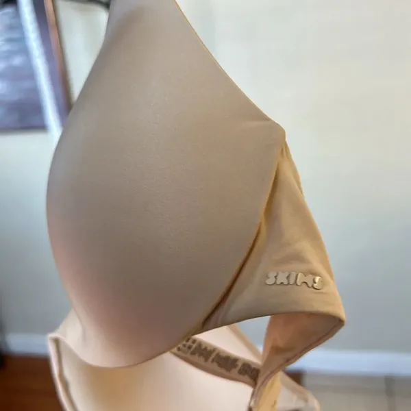 SKIMS‎ Wireless Form Push-Up Plunge Bra Sand Size 38C - Image 5