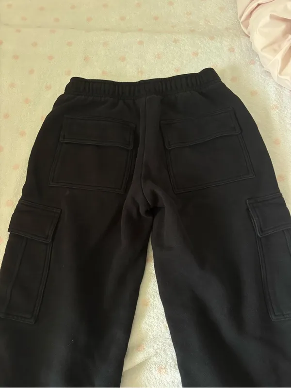 Aritzia Black Cargo Sweatpants - Image 6