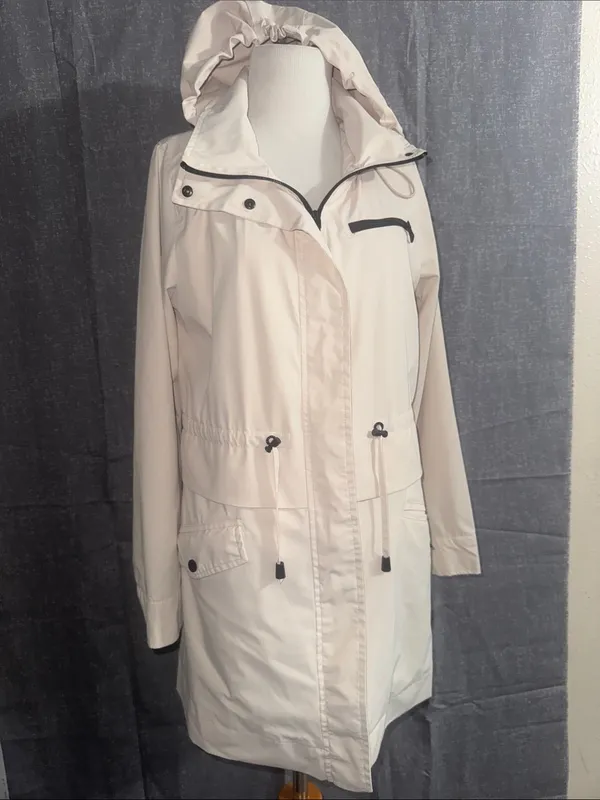 Two by Vince Camuto Cream Trench Coat with Black Trim - Image 9