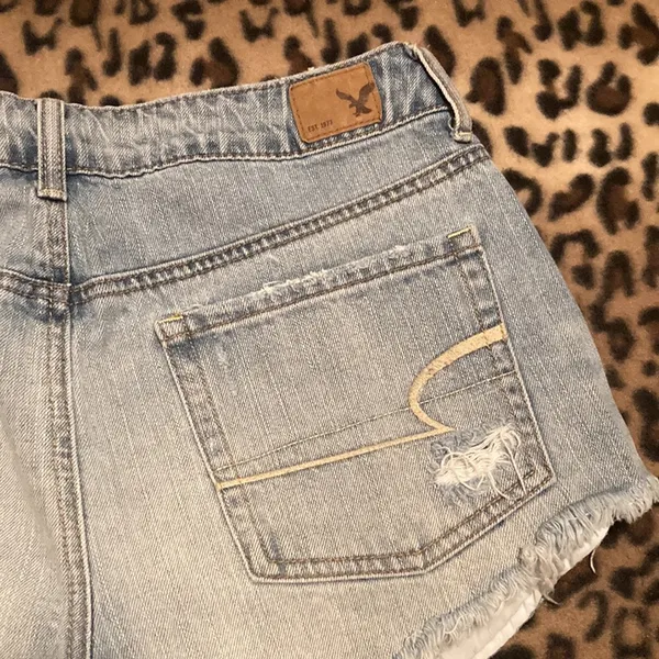 AMERICAN EAGLE Shorts Women’s Size 2 AE HI-RISE FESTIVAL Shorts Distressed - Image 12