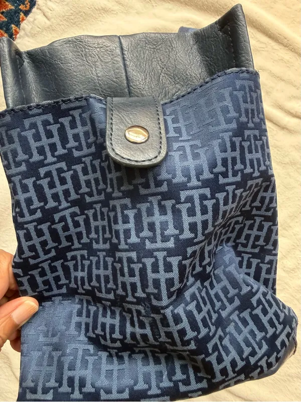 Tommy Hilfiger Navy and Midnight Blue Jacquard Logo Tote - Image 4