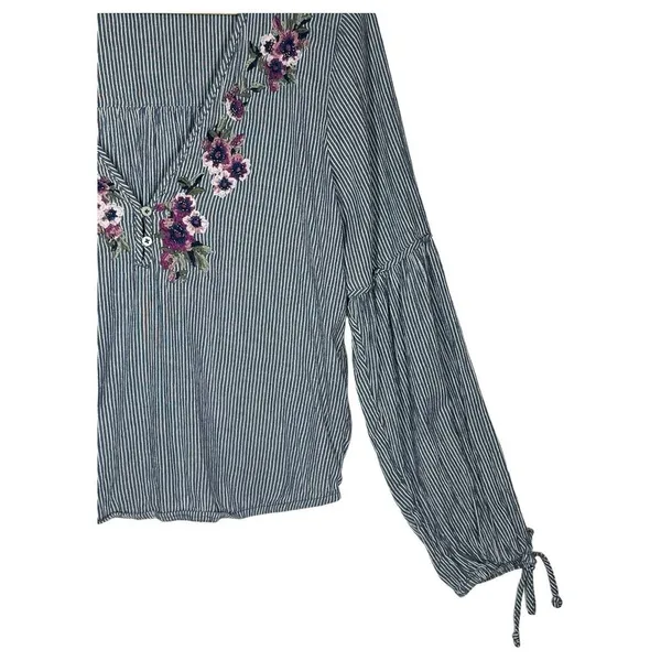Abercrombie Fitch Top Womens M V Neck Embroidered Cropped Striped Long Sleeves - Image 6
