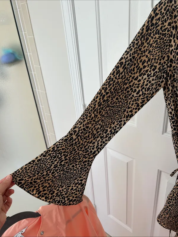 H&M leopard wrap mini dress. S-M - Image 4
