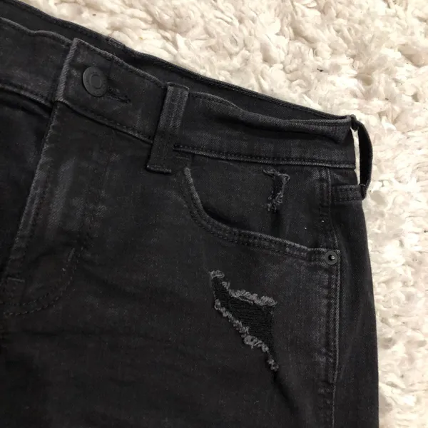 Old Navy Mid Rise Distressed Boyfriend Jean Shorts Black‎ 4 - Image 4