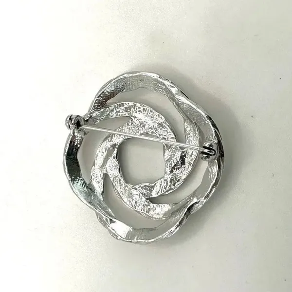 Vintage silver tone twisted knot Brooch - Image 5